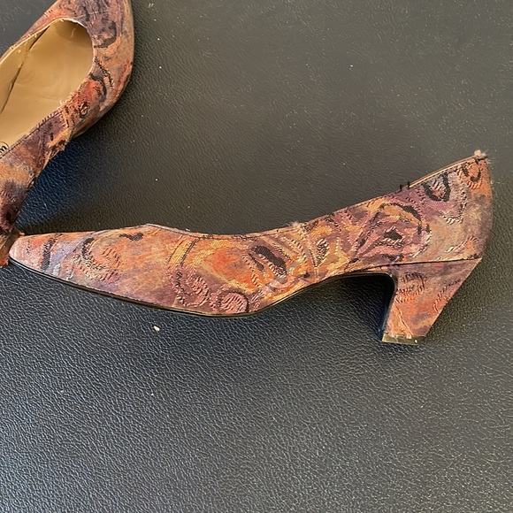 VINTAGE Brocade Heels - Picture 7 of 7